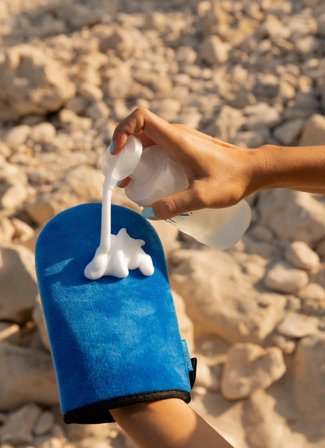 Roquebrun Tanning Glove